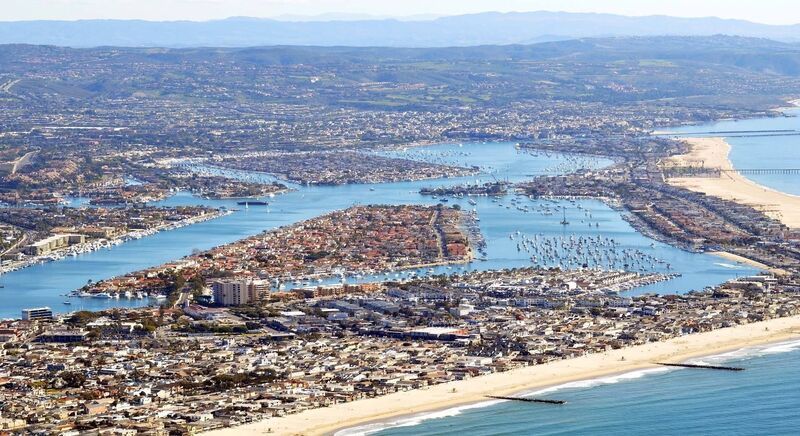Newport Beach coastal cliffs and Pacific Ocean views